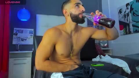 Yiyo online show from 11/28/25, 04:26