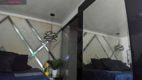 Yiyo online show from 04/17/26, 04:26