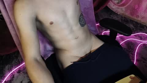 Snapshot of ylk_ chatting on 10/05/25, 04:49 Darius online show from 10/05/25, 04:49