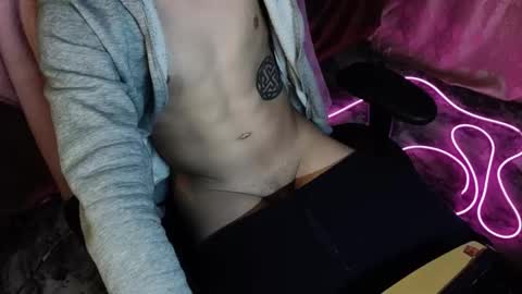 Snapshot of ylk_ chatting on 10/22/25, 02:39 Darius online show from 10/22/25, 02:39