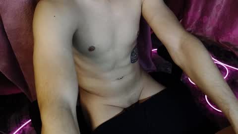 Snapshot of ylk_ chatting on 10/25/25, 03:29 Darius online show from 10/25/25, 03:29