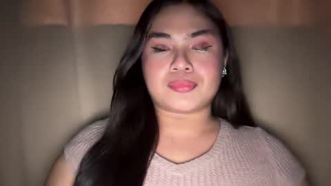 Snapshot of yllanahard chatting on 12/21/24, 01:47 yllana love online show from 12/21/24, 01:47