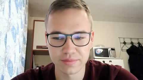 Snapshot of yminoske chatting on 11/14/25, 08:35 Yminoske online show from 11/14/25, 08:35