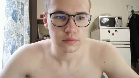 Snapshot of yminoske chatting on 11/19/25, 04:01 Yminoske online show from 11/19/25, 04:01