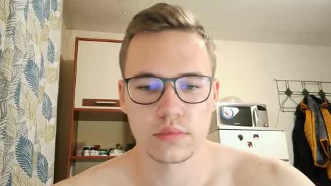 Snapshot of yminoske chatting on 11/24/25, 05:34 Yminoske online show from 11/24/25, 05:34