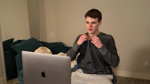 yngdesire1 online show from 12/23/25, 07:28