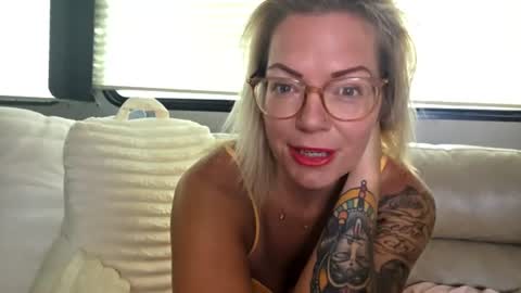 Yogiblondebangme online show from 06/19/26, 12:53