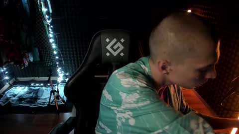 Snapshot of yoi_aji chatting on 11/21/25, 05:33 You can ask my name in pm online show from 11/21/25, 05:33