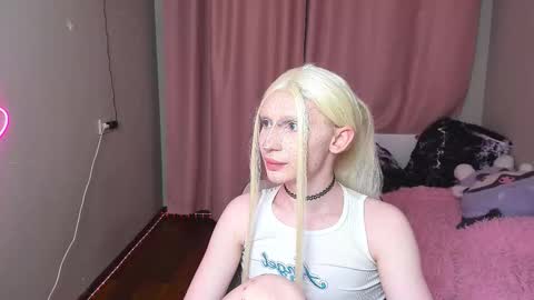 Mikaella - Mika online show from 12/02/25, 10:49