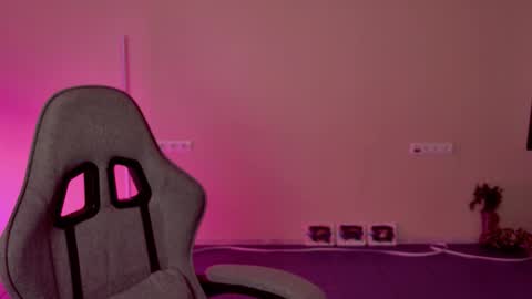 yoka_paradoxxx online show from 02/04/26, 09:15