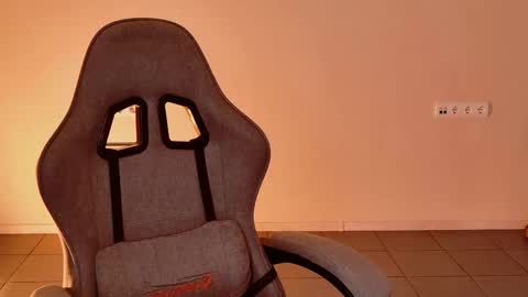 yoka_paradoxxx online show from 02/18/26, 09:05