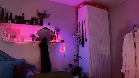 yoka_paradoxxx online show from 05/05/26, 09:28