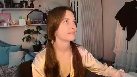 yoka_paradoxxx online show from 05/14/26, 12:45