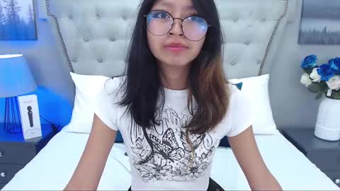 Yommi Winx online show from 03/11/25, 05:05