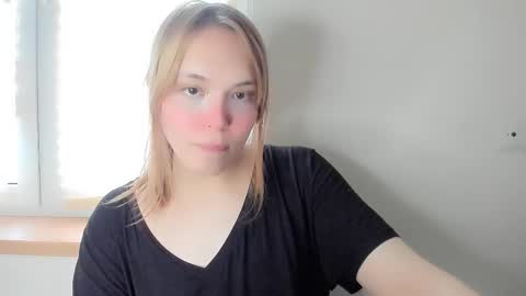 yomoyoo online show from 02/15/25, 01:49