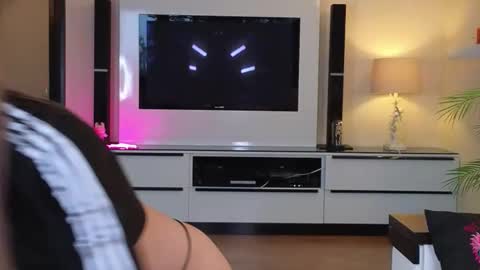 Snapshot of yononeey chatting on 11/13/25, 09:41 Wilma online show from 11/13/25, 09:41