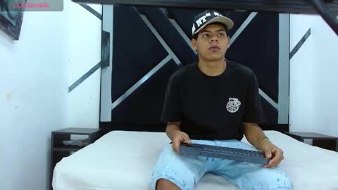 Snapshot of yordi_alpha chatting on 11/05/25, 01:11 Yordi online show from 11/05/25, 01:11