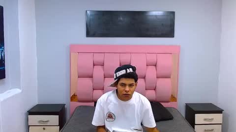 Snapshot of yordi_alpha chatting on 12/16/25, 01:05 Yordi online show from 12/16/25, 01:05