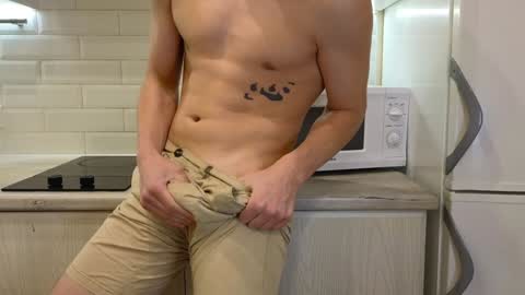 Snapshot of you_dream_ chatting on 12/15/24, 07:31 you_dream_ online show from 12/15/24, 07:31