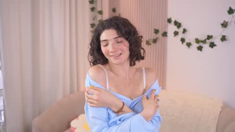 Elizabeth brunette -- Darline blonde  online show from 12/07/24, 10:12