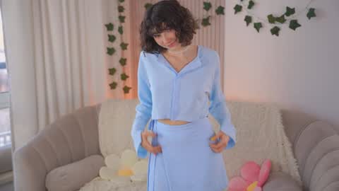 Elizabeth brunette -- Darline blonde  online show from 12/21/24, 07:13