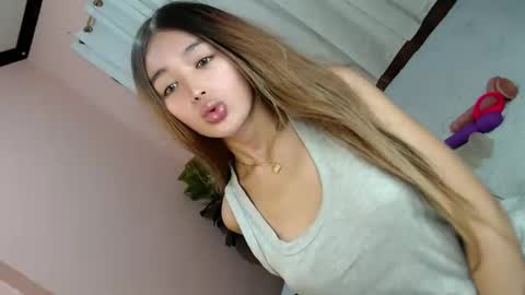 Snapshot of yougotelise69 chatting on 12/05/24, 05:37 HAPPY BIRTHDAY TO ME online show from 12/05/24, 05:37