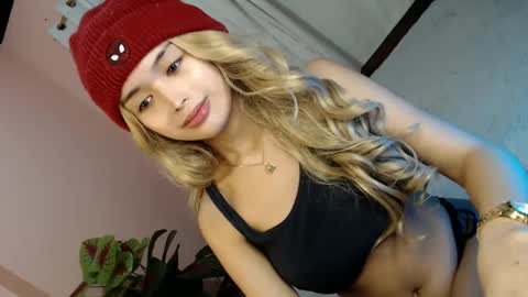 Snapshot of yougotelise69 chatting on 01/07/25, 09:18 HAPPY BIRTHDAY TO ME online show from 01/07/25, 09:18