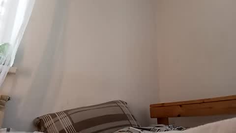 Snapshot of younh23wood chatting on 06/17/26, 05:32 younh23wood online show from 06/17/26, 05:32