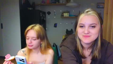 Anna and Luna online show from 04/27/26, 06:06