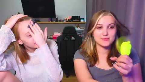 Anna and Luna online show from 06/06/26, 04:44