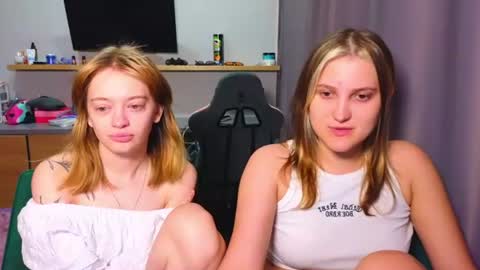 Anna and Luna online show from 07/15/26, 04:56