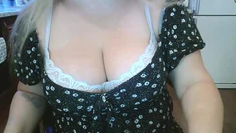 Snapshot of your__maria chatting on 12/17/25, 08:20 Maria Love online show from 12/17/25, 08:20