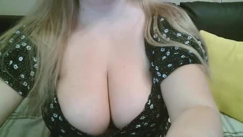 Snapshot of your__maria chatting on 01/06/26, 12:53 Maria Love online show from 01/06/26, 12:53