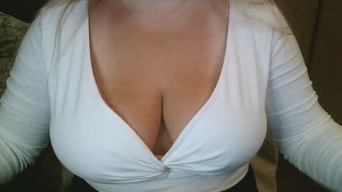 Snapshot of your__maria chatting on 02/03/26, 04:32 Maria Love online show from 02/03/26, 04:32