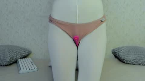 Lily online show from 12/09/24, 08:00