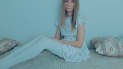 Lily online show from 10/06/25, 08:12