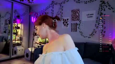 Snapshot of your_corvus chatting on 11/28/25, 10:07 your_corvus online show from 11/28/25, 10:07