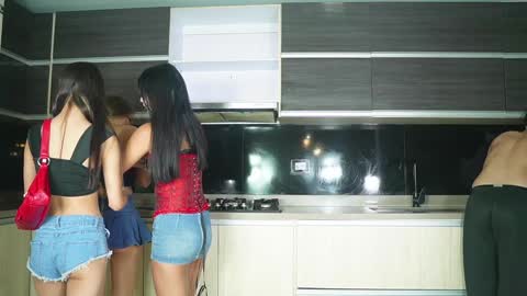 Aysel Chloe Noa and Zoe online show from 02/18/26, 06:48