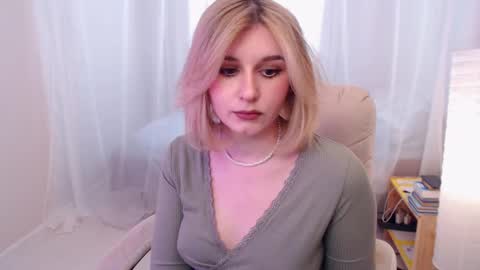 Snapshot of your_freya chatting on 02/13/25, 11:17 Freya online show from 02/13/25, 11:17