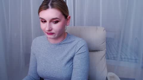 Snapshot of your_freya chatting on 02/24/25, 01:42 Freya online show from 02/24/25, 01:42