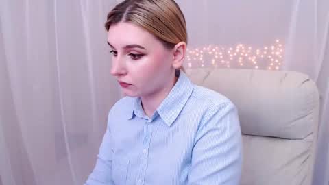 Snapshot of your_freya chatting on 03/02/25, 10:35 Freya online show from 03/02/25, 10:35