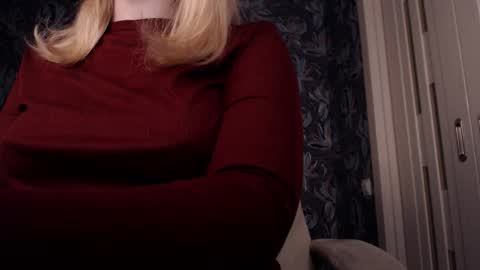 Snapshot of your_freya chatting on 03/06/26, 07:32 Freya online show from 03/06/26, 07:32
