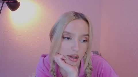 Olivia online show from 10/17/25, 08:55