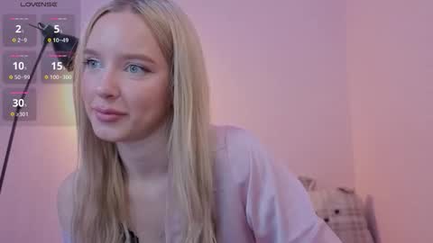 Snapshot of your_fucking_babby chatting on 10/19/25, 08:53 Olivia online show from 10/19/25, 08:53