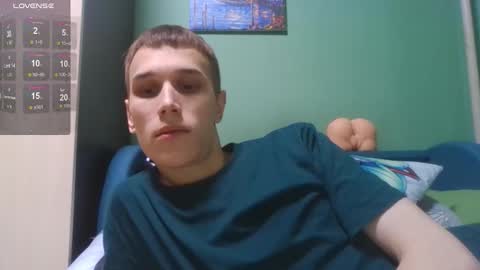 Snapshot of your_honeyy chatting on 12/14/25, 01:49 Mark online show from 12/14/25, 01:49