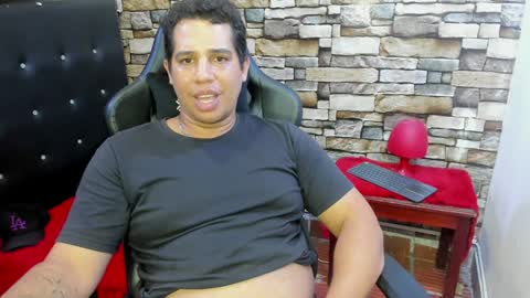 Snapshot of your_hot_friend69 chatting on 02/26/25, 12:38 David online show from 02/26/25, 12:38