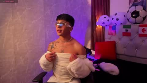 your_kitty_boy online show from 06/17/26, 07:37