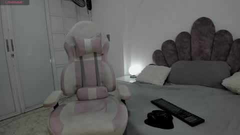 Snapshot of your_lady_milf chatting on 02/20/25, 07:08 your_lady_milf online show from 02/20/25, 07:08