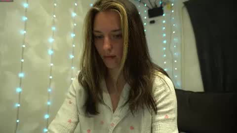 Meri  online show from 05/17/26, 08:05