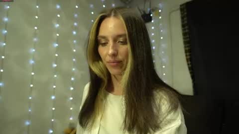 Snapshot of your_little_flexible_girl chatting on 06/13/26, 09:02 Meri online show from 06/13/26, 09:02